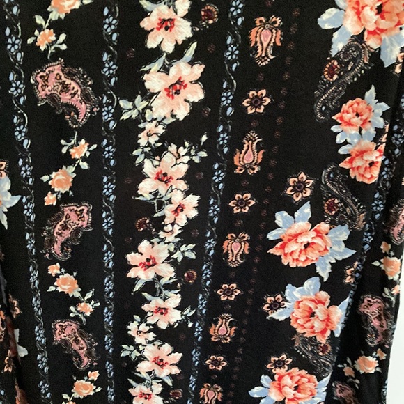 Black maxi dress with beautiful flowers - Picture 3 of 6
